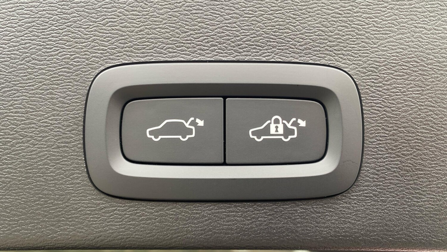 Used Volvo XC40 2023 for sale - 77839785: Photo 35