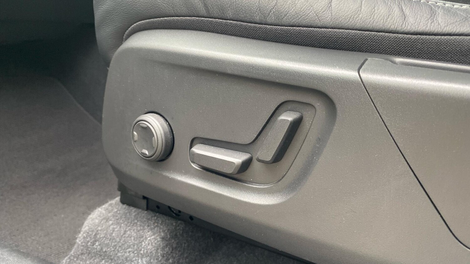 Used Volvo XC40 2023 for sale - 77839785: Photo 38