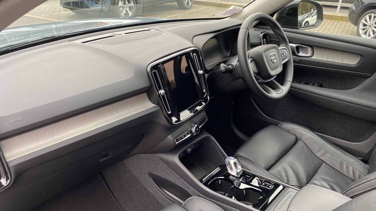 Used Volvo XC40 2023 for sale - 77839785: Photo 39