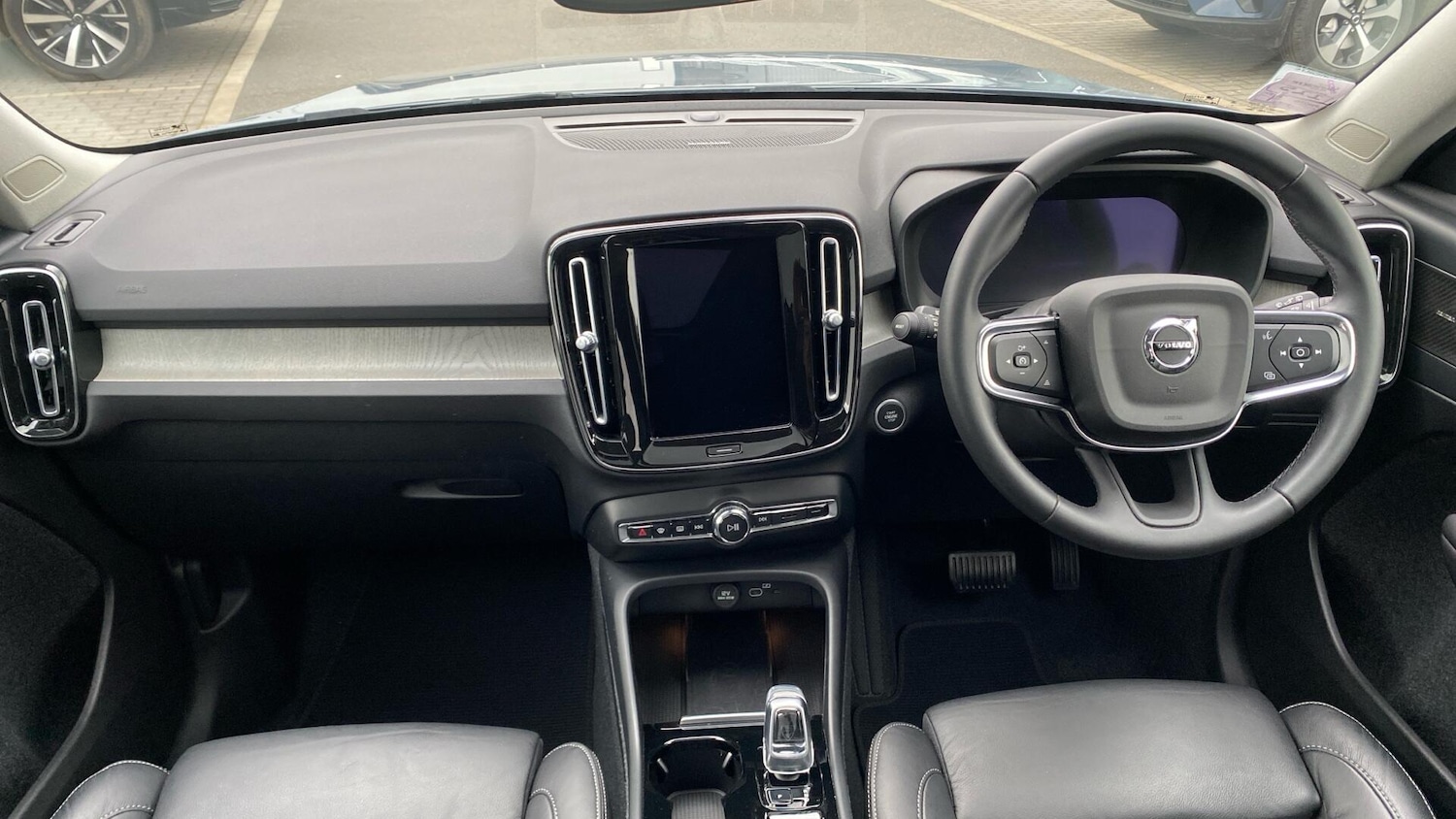 Used Volvo XC40 2023 for sale - 77839785: Photo 5