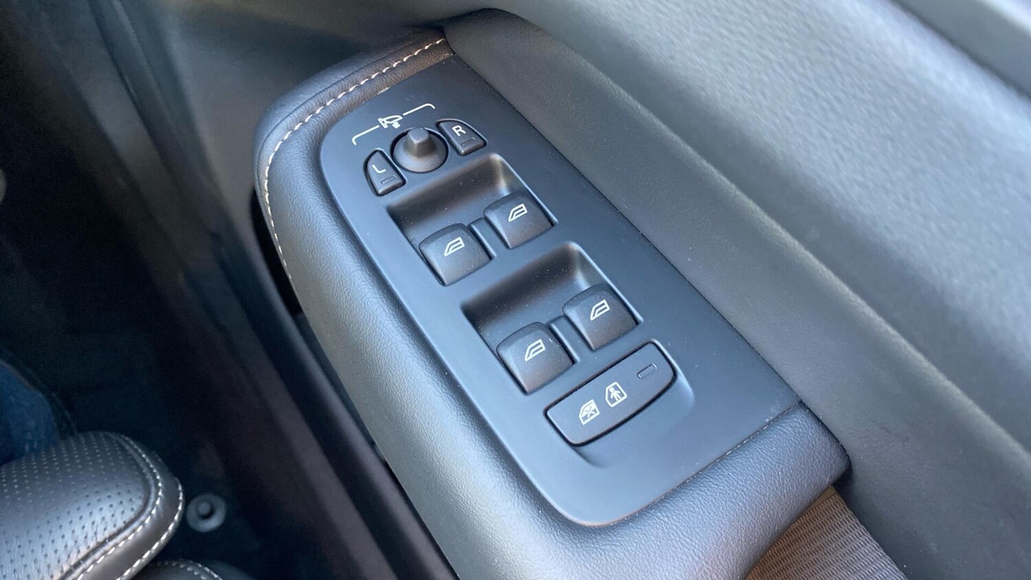 Used Volvo XC60 2025 for sale - 76612853: Photo 25