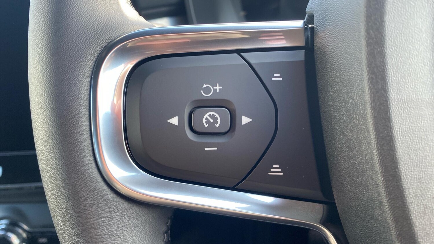 Used Volvo XC40 2026 for sale - 77898508: Photo 15