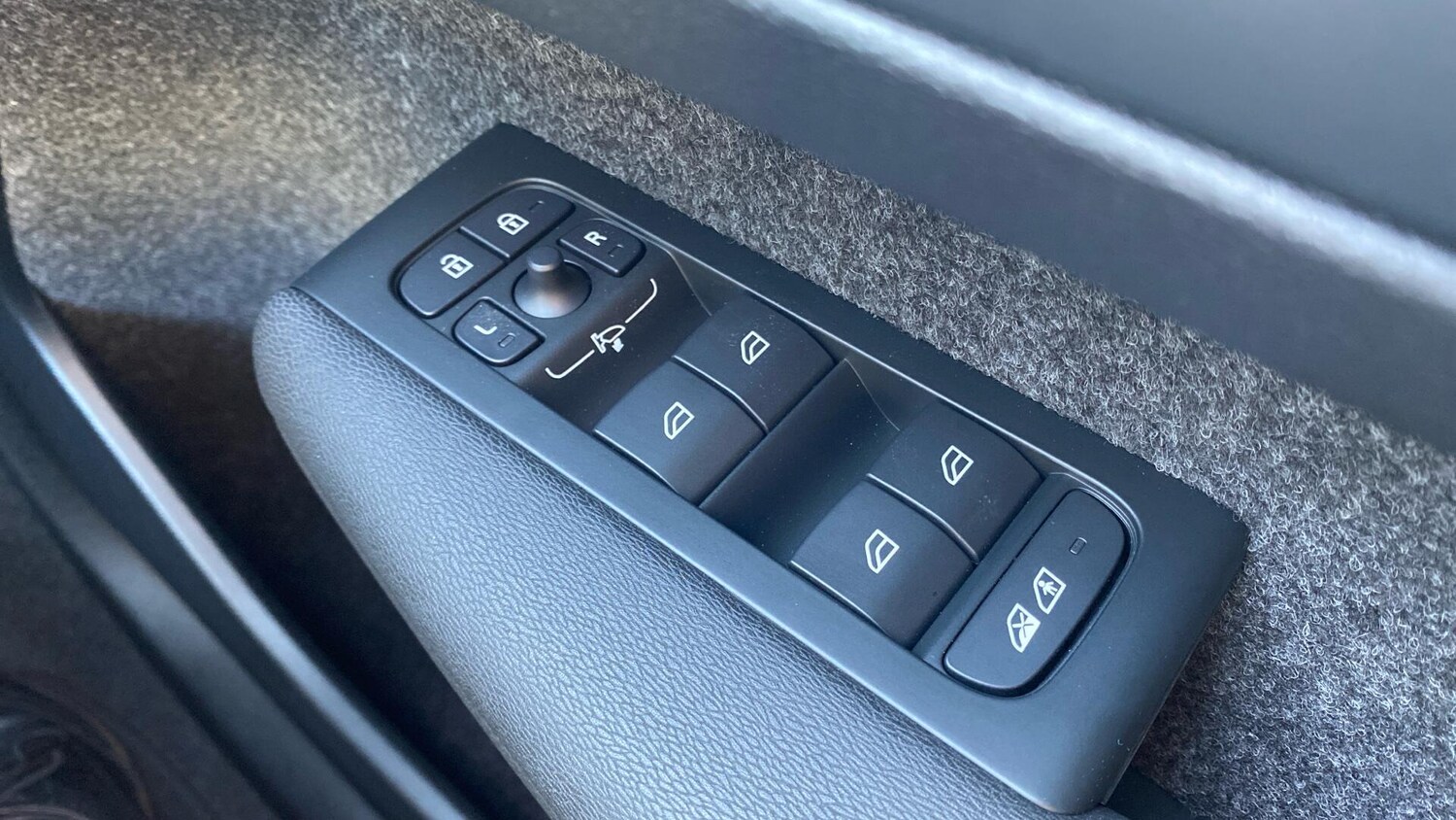 Used Volvo XC40 2026 for sale - 77898508: Photo 17