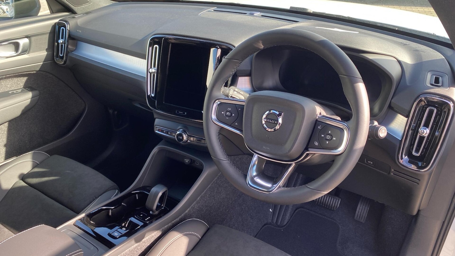 Used Volvo XC40 2026 for sale - 77898508: Photo 4