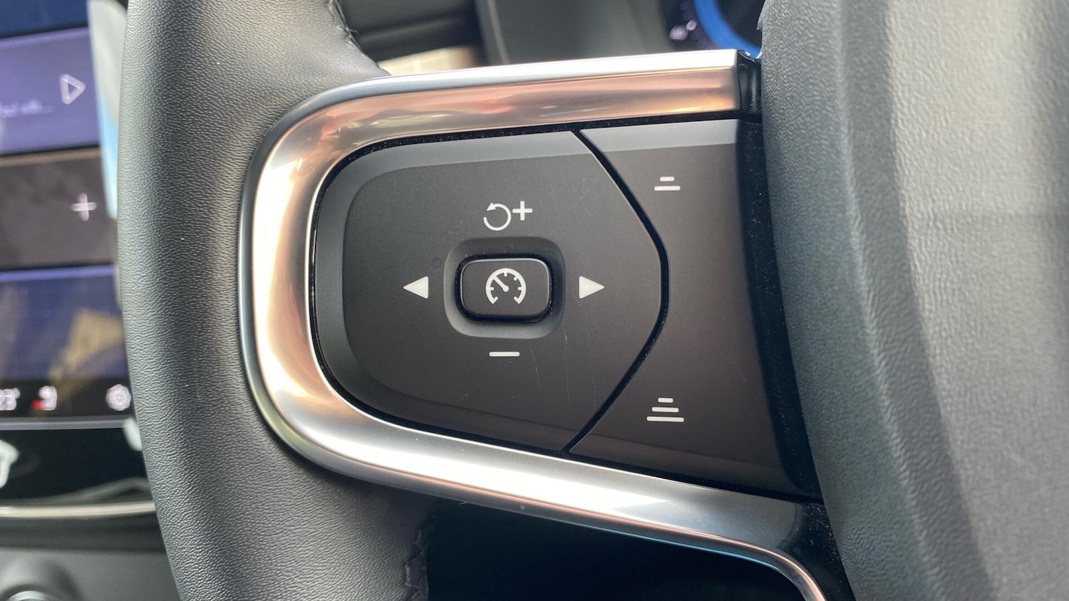 Used Volvo XC40 2023 for sale - 76936269: Photo 21