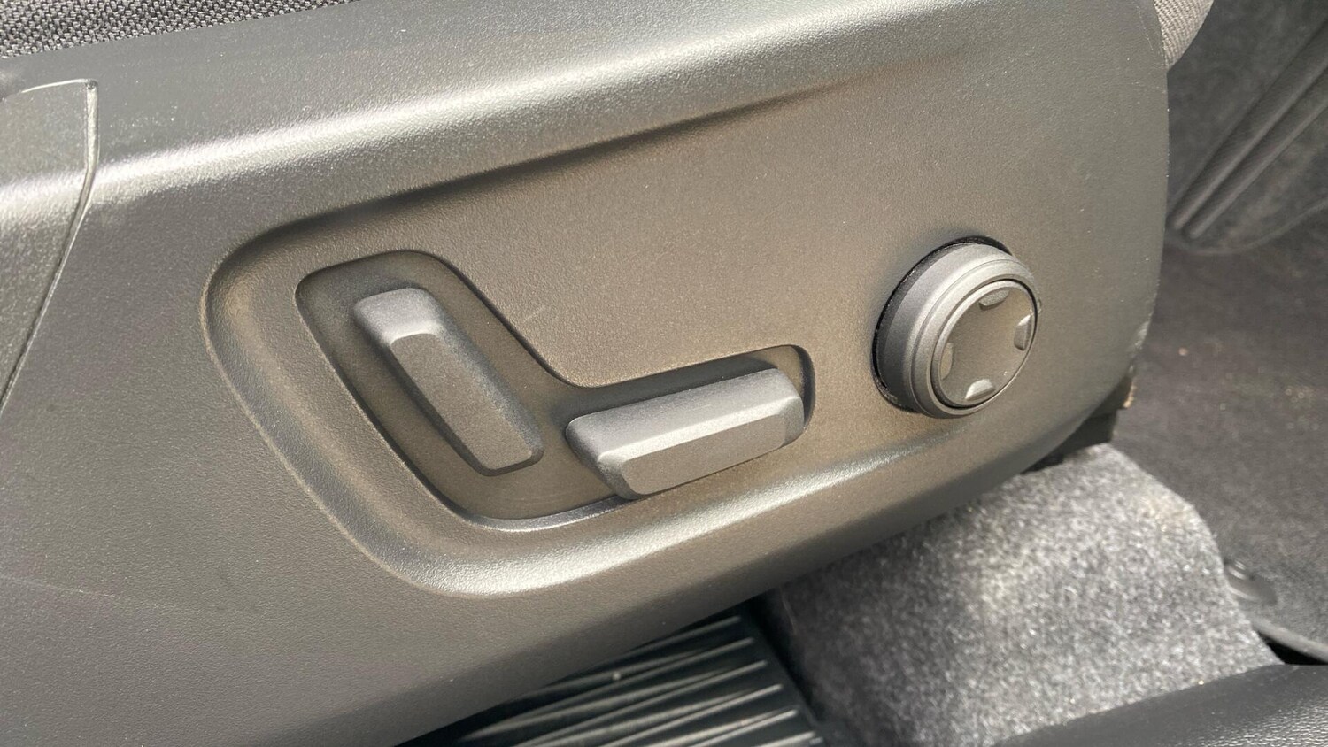 Used Volvo XC40 2023 for sale - 76936269: Photo 30