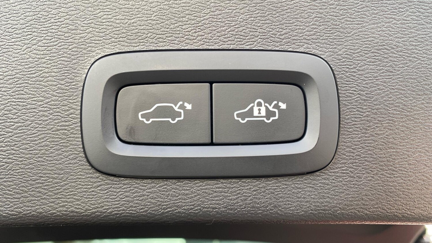 Used Volvo XC40 2023 for sale - 76936269: Photo 34