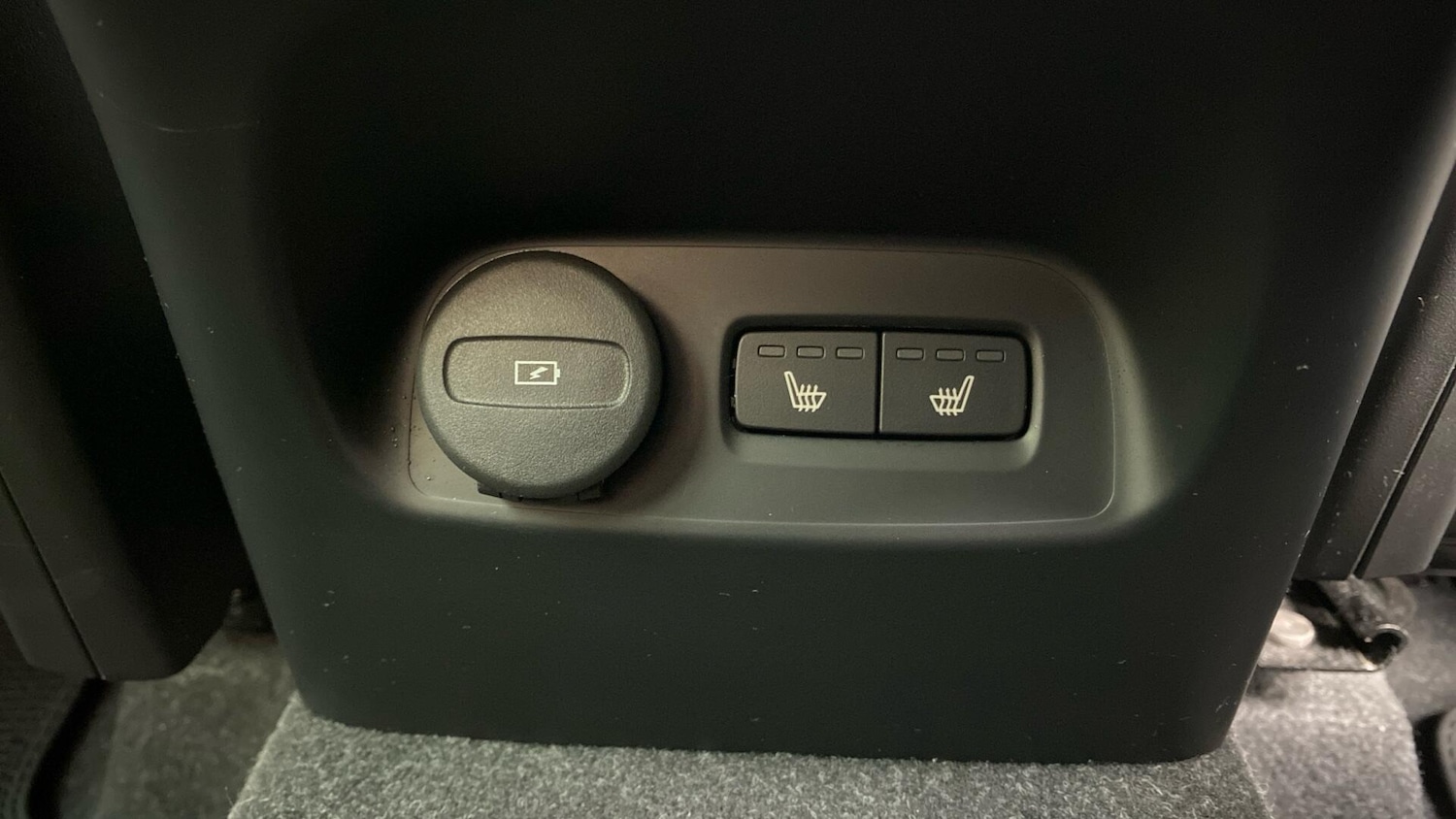 Used Volvo XC40 2023 for sale - 76936269: Photo 40