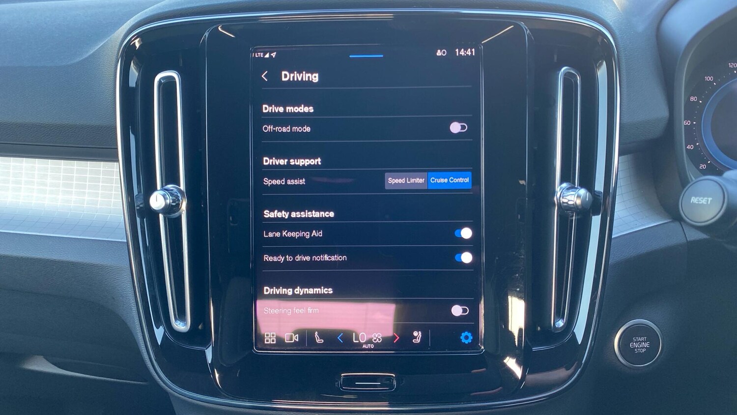 Used Volvo XC40 2023 for sale - 77768928: Photo 15