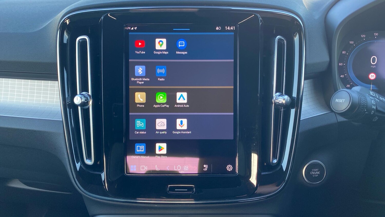 Used Volvo XC40 2023 for sale - 77768928: Photo 17