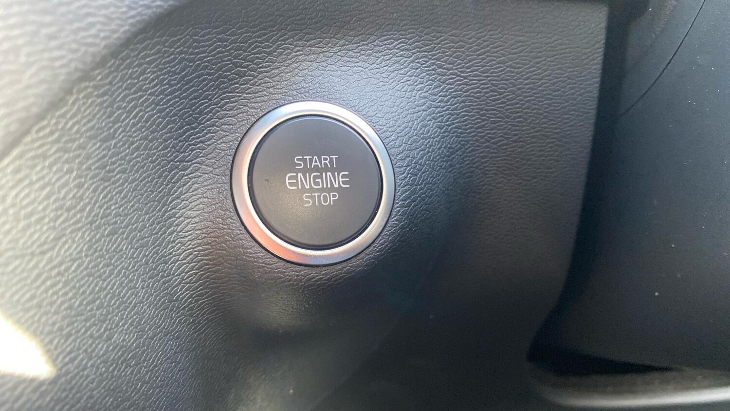 Used Volvo XC40 2023 for sale - 77768928: Photo 27