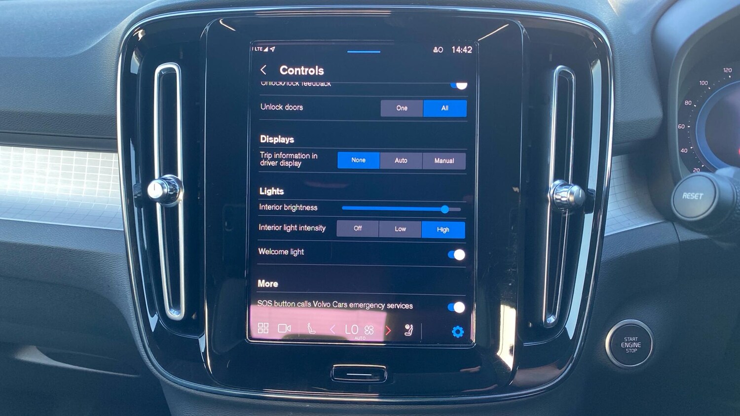 Used Volvo XC40 2023 for sale - 77768928: Photo 31