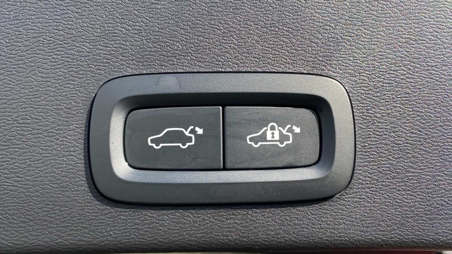 Used Volvo XC40 2023 for sale - 77768928: Photo 34