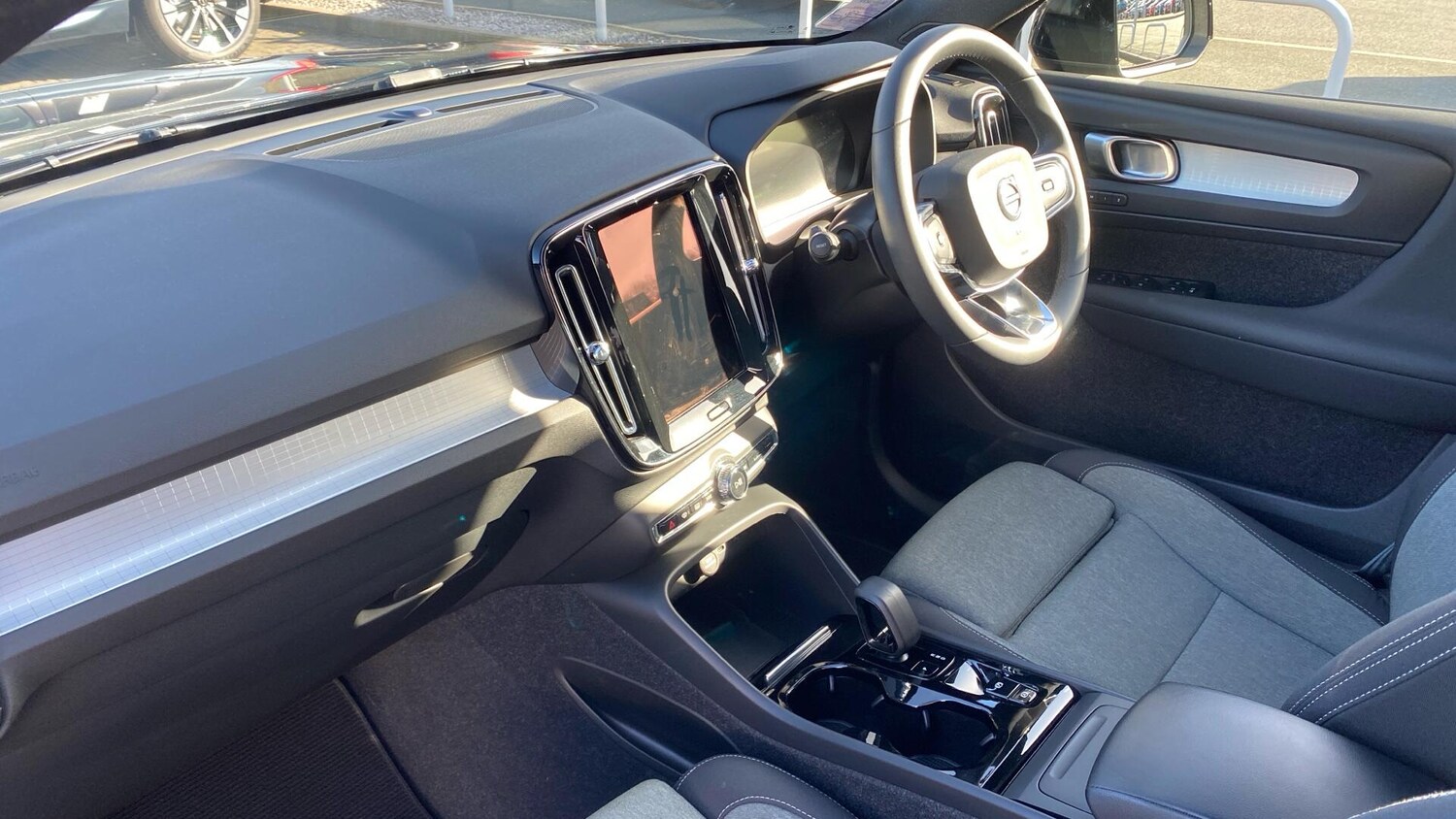 Used Volvo XC40 2023 for sale - 77768928: Photo 39