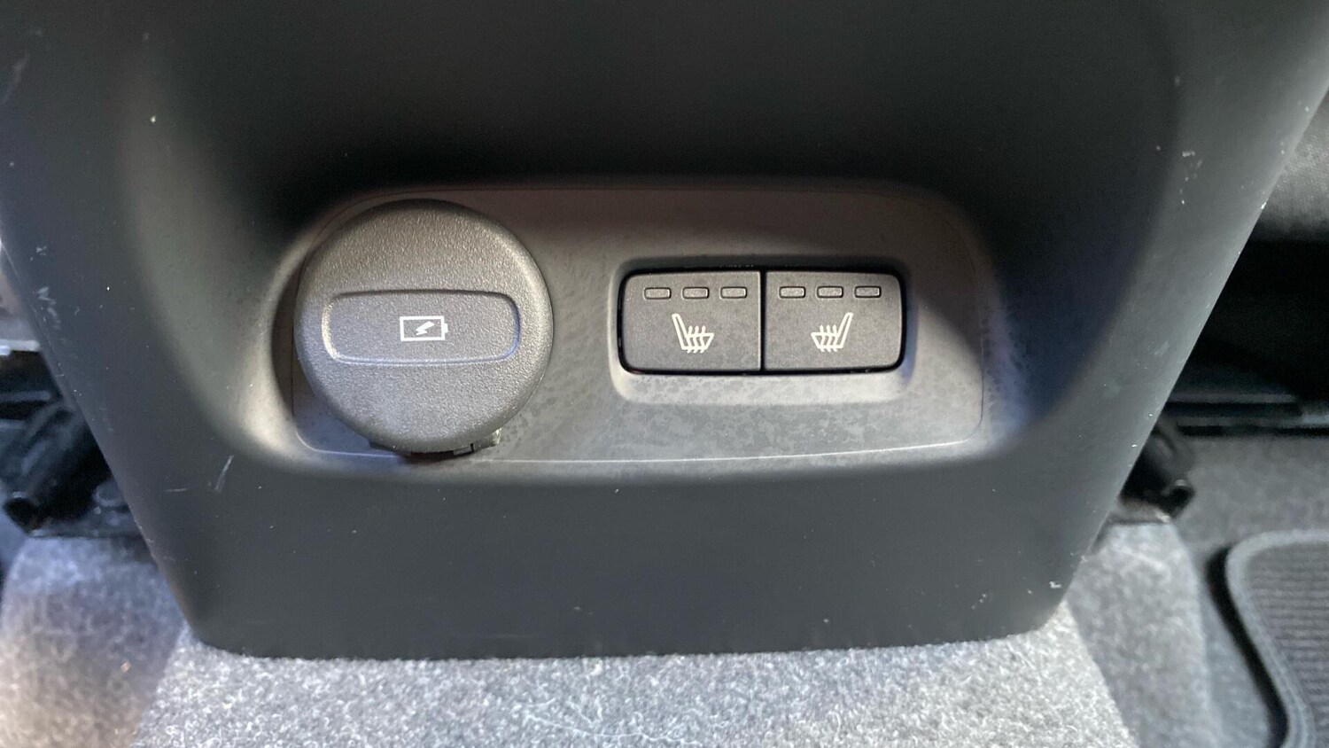 Used Volvo XC40 2023 for sale - 77768928: Photo 40