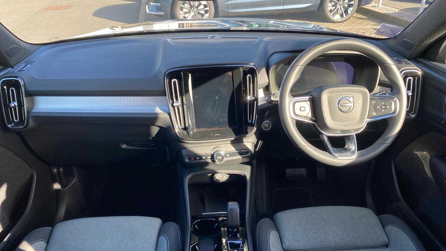 Used Volvo XC40 2023 for sale - 77768928: Photo 5