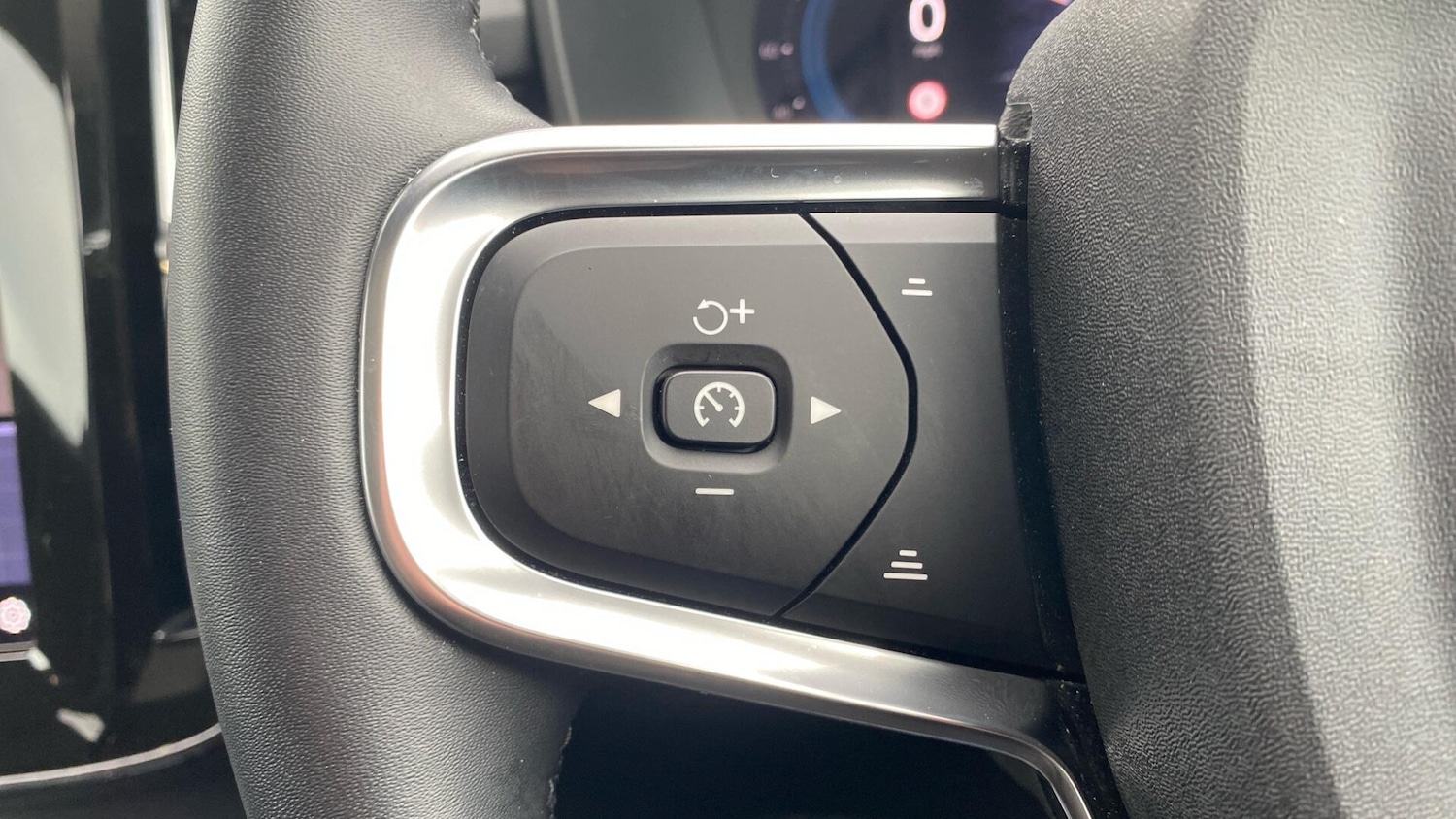 Used Volvo XC40 for sale - 77267108: Photo 17