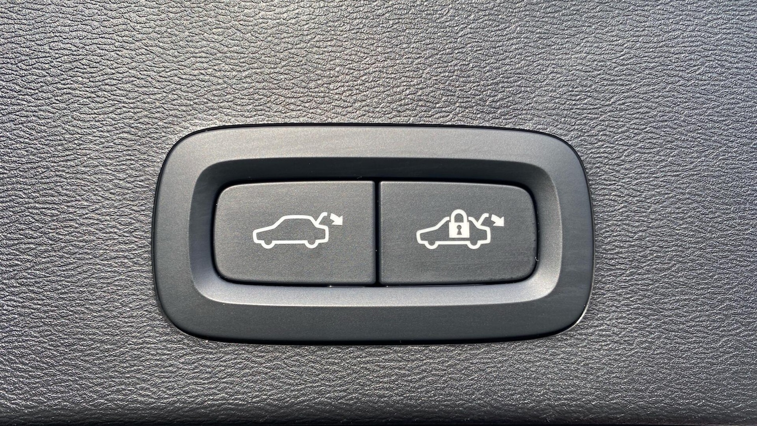 Used Volvo XC40 for sale - 77267108: Photo 22