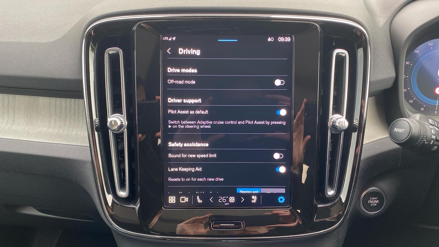 Used Volvo XC40 for sale - 77267108: Photo 26