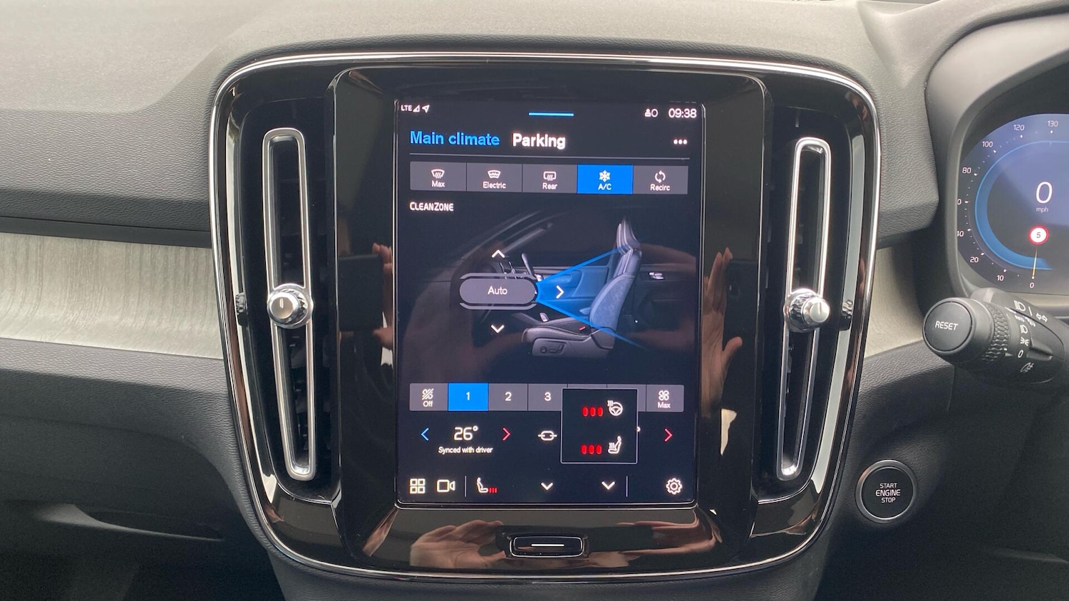 Used Volvo XC40 for sale - 77267108: Photo 27