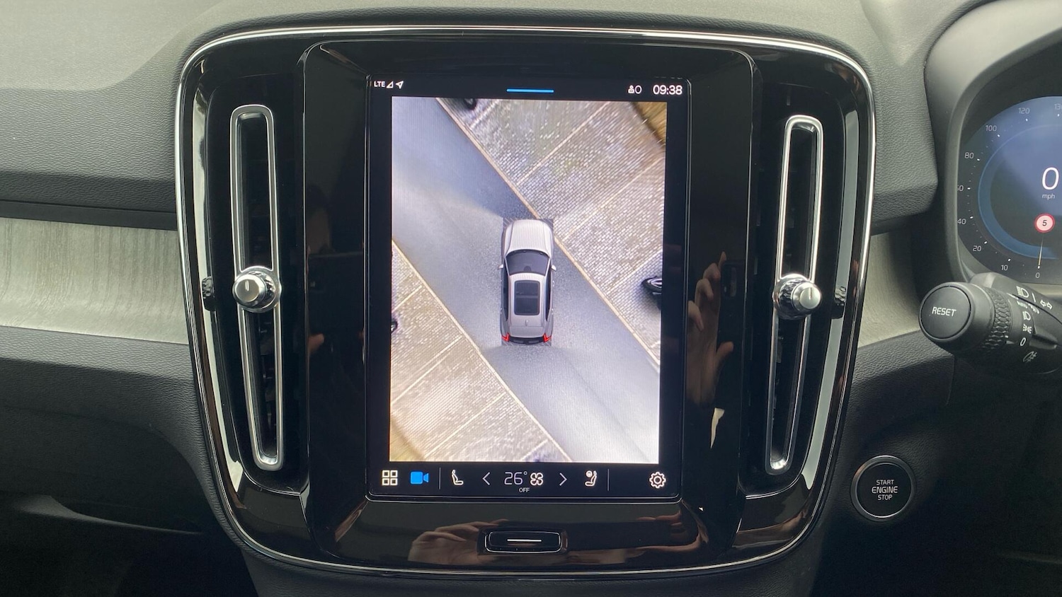 Used Volvo XC40 for sale - 77267108: Photo 30