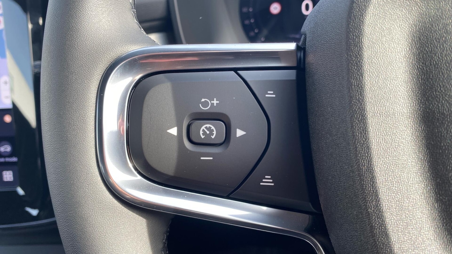 Used Volvo XC40 2025 for sale - 76432575: Photo 21