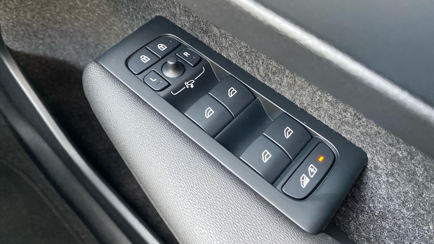 Used Volvo XC40 2025 for sale - 76432575: Photo 24