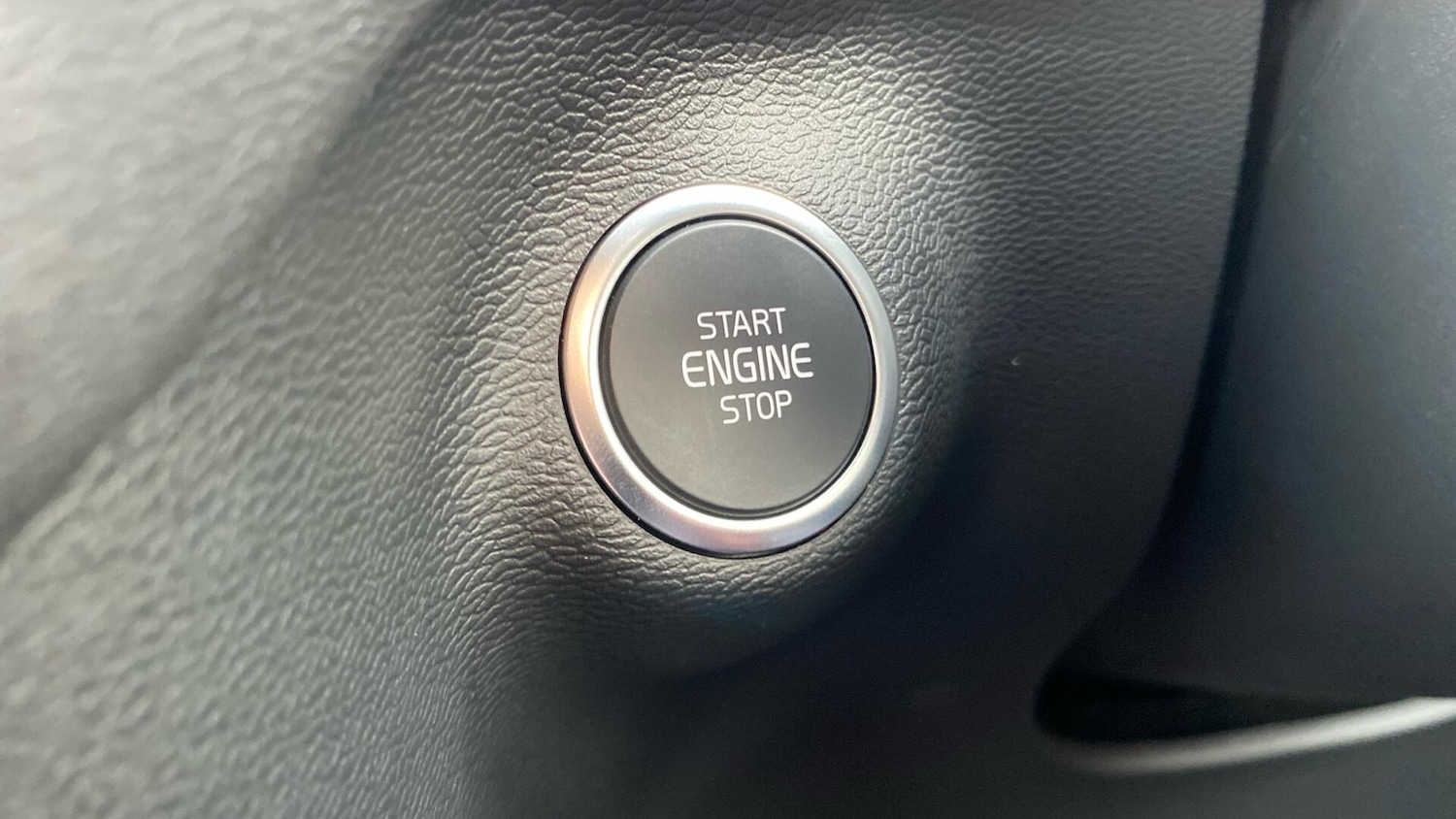 Used Volvo XC40 2025 for sale - 76432575: Photo 27