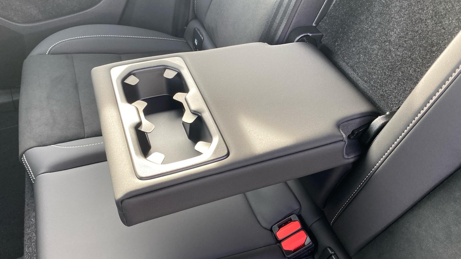 Used Volvo XC40 2025 for sale - 76432575: Photo 34