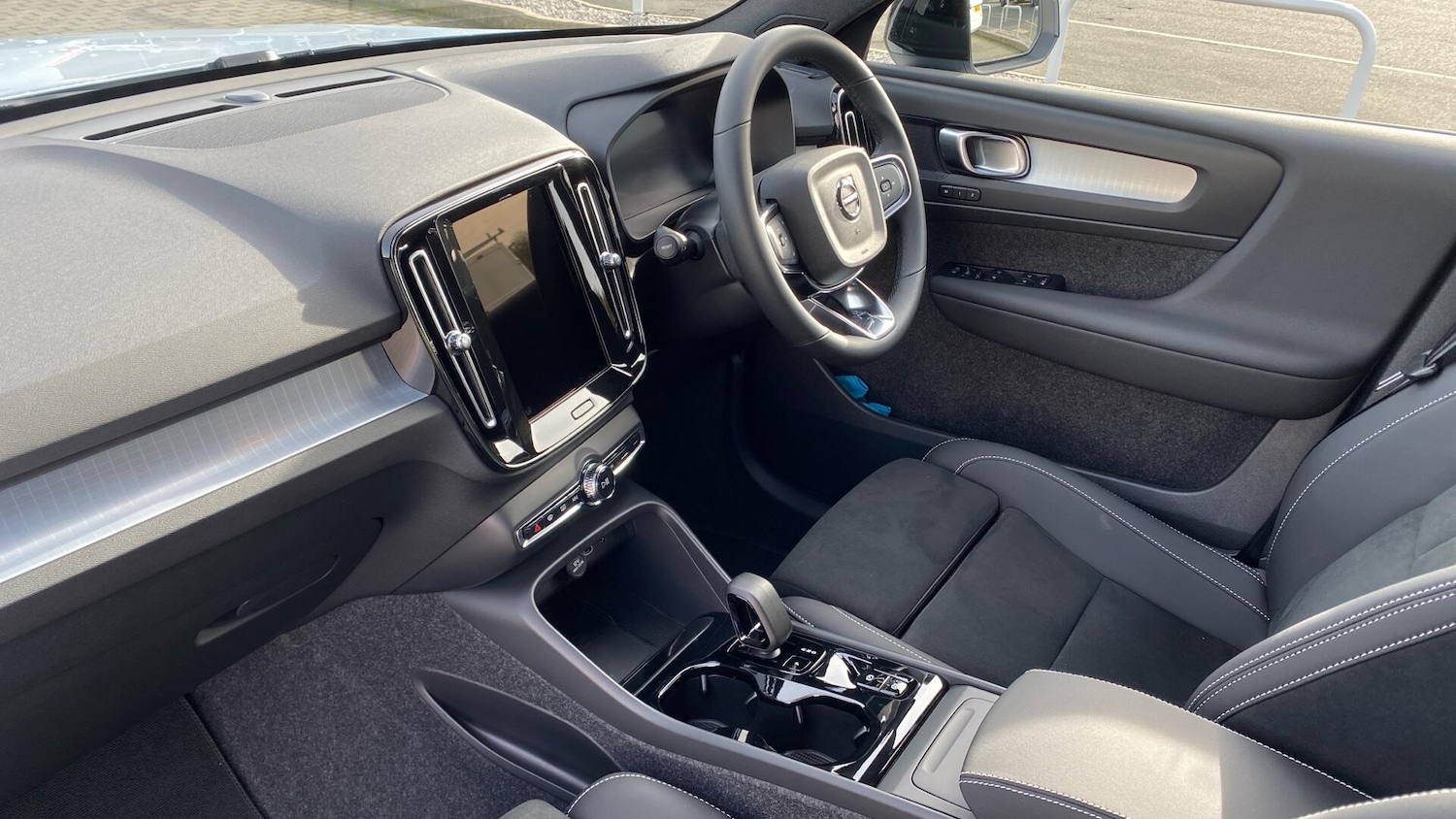 Used Volvo XC40 2025 for sale - 76432575: Photo 40