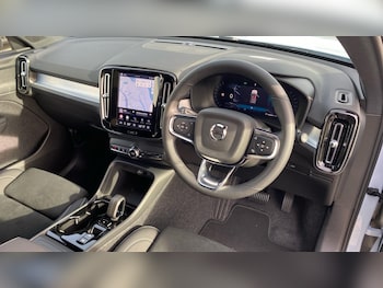 Used Volvo XC40 2025 for sale - 76432575: Photo