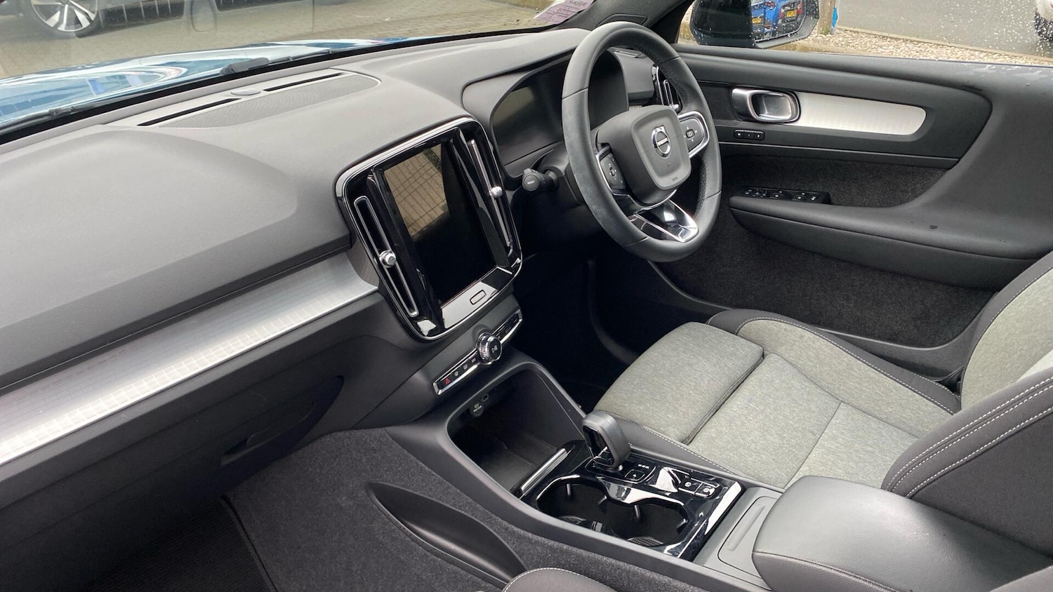 Used Volvo XC40 2023 for sale - 77253950: Photo 13