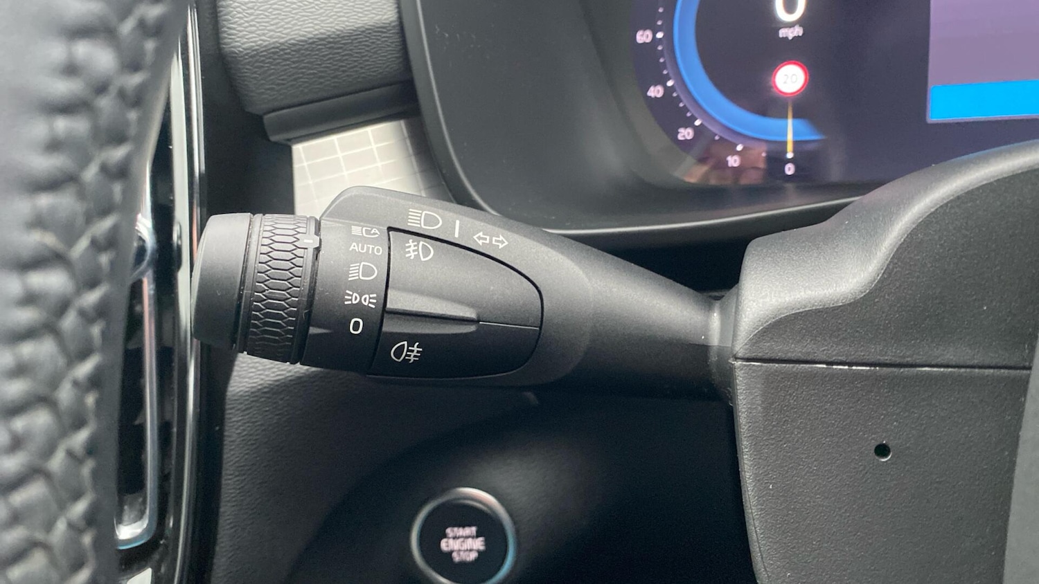 Used Volvo XC40 2023 for sale - 77253950: Photo 16