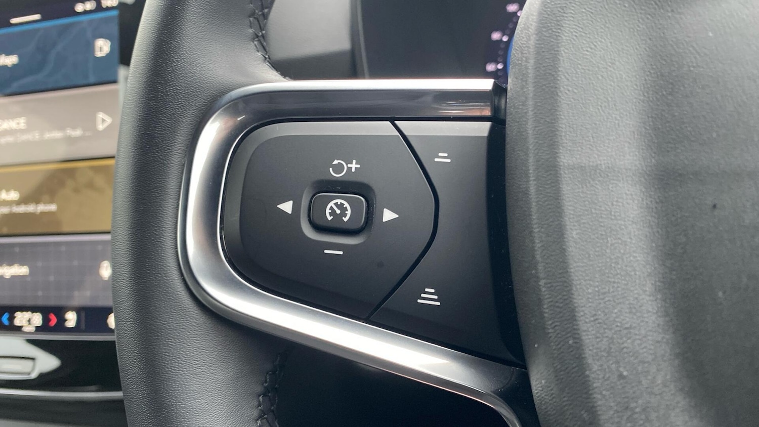 Used Volvo XC40 2023 for sale - 77253950: Photo 17