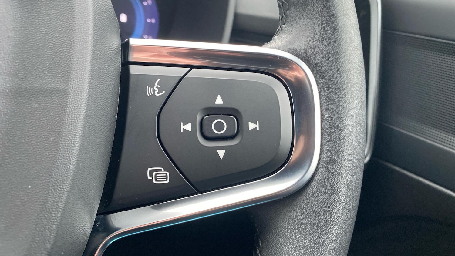 Used Volvo XC40 2023 for sale - 77253950: Photo 18