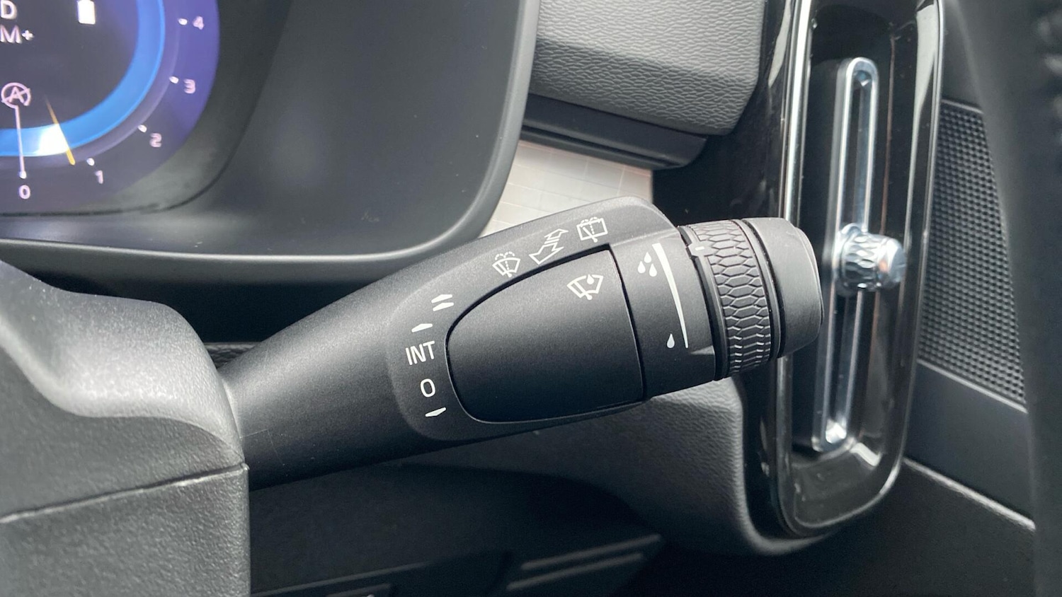 Used Volvo XC40 2023 for sale - 77253950: Photo 19