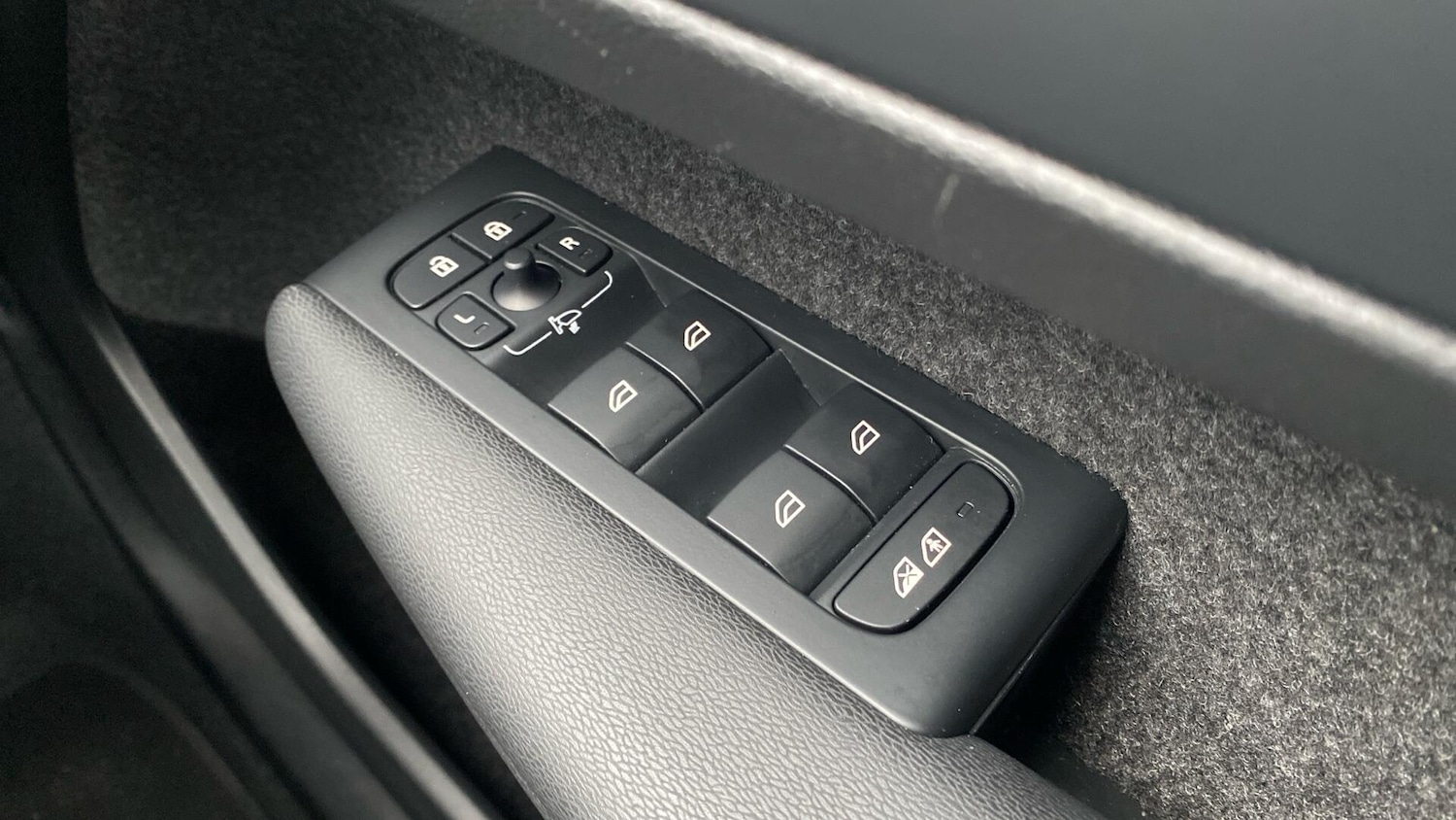 Used Volvo XC40 2023 for sale - 77253950: Photo 20