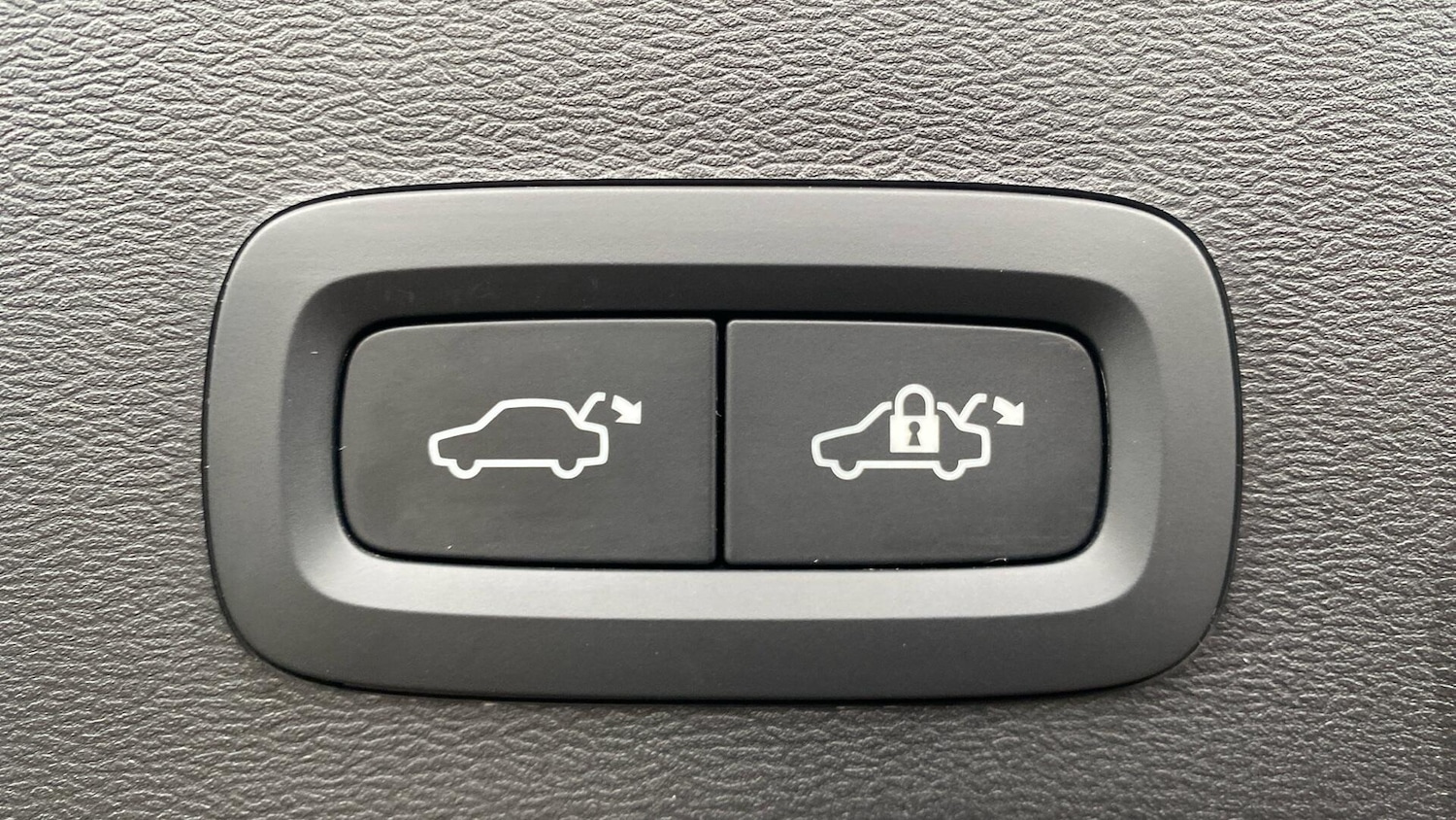 Used Volvo XC40 2023 for sale - 77253950: Photo 24