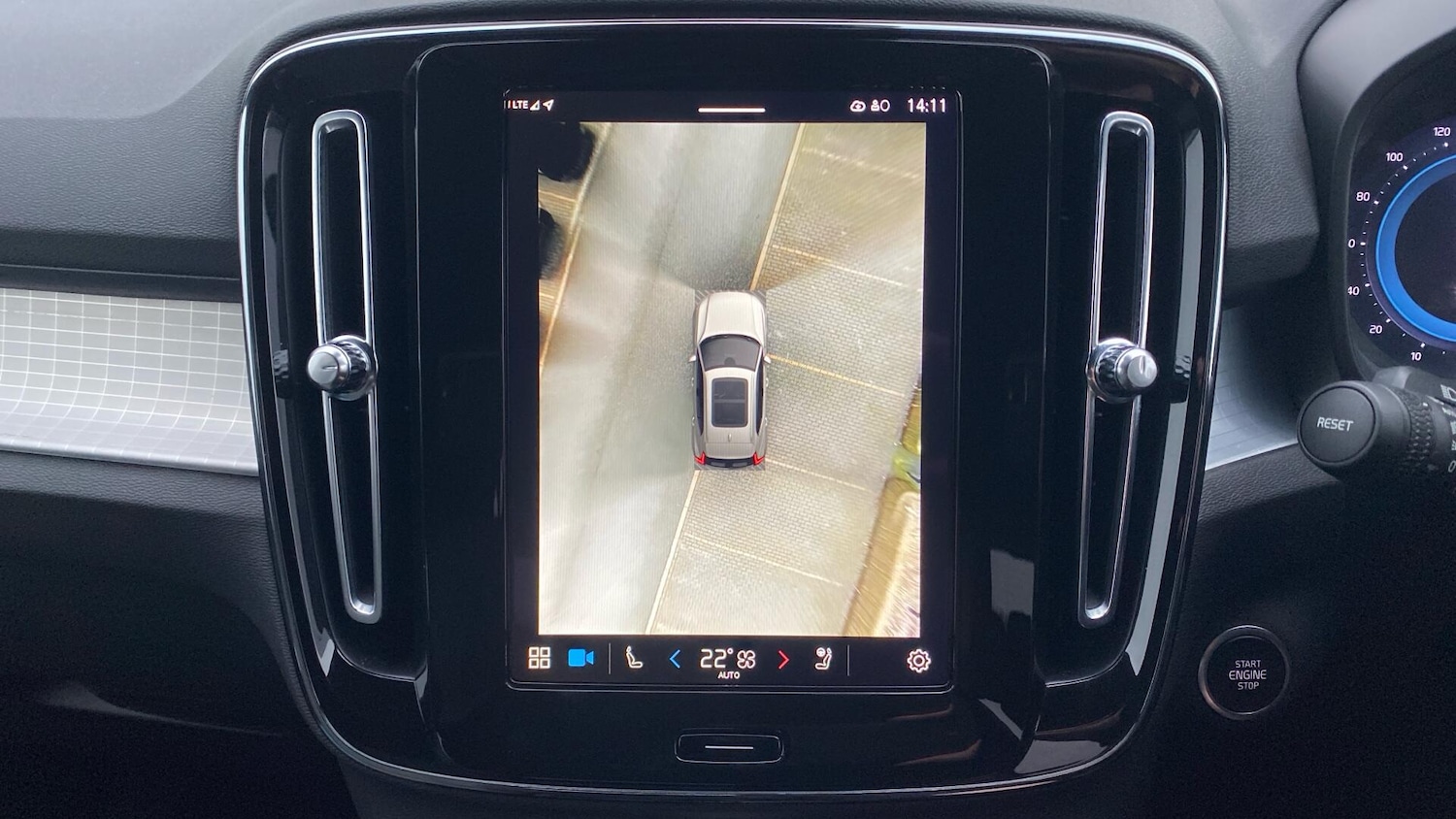 Used Volvo XC40 2023 for sale - 77253950: Photo 34