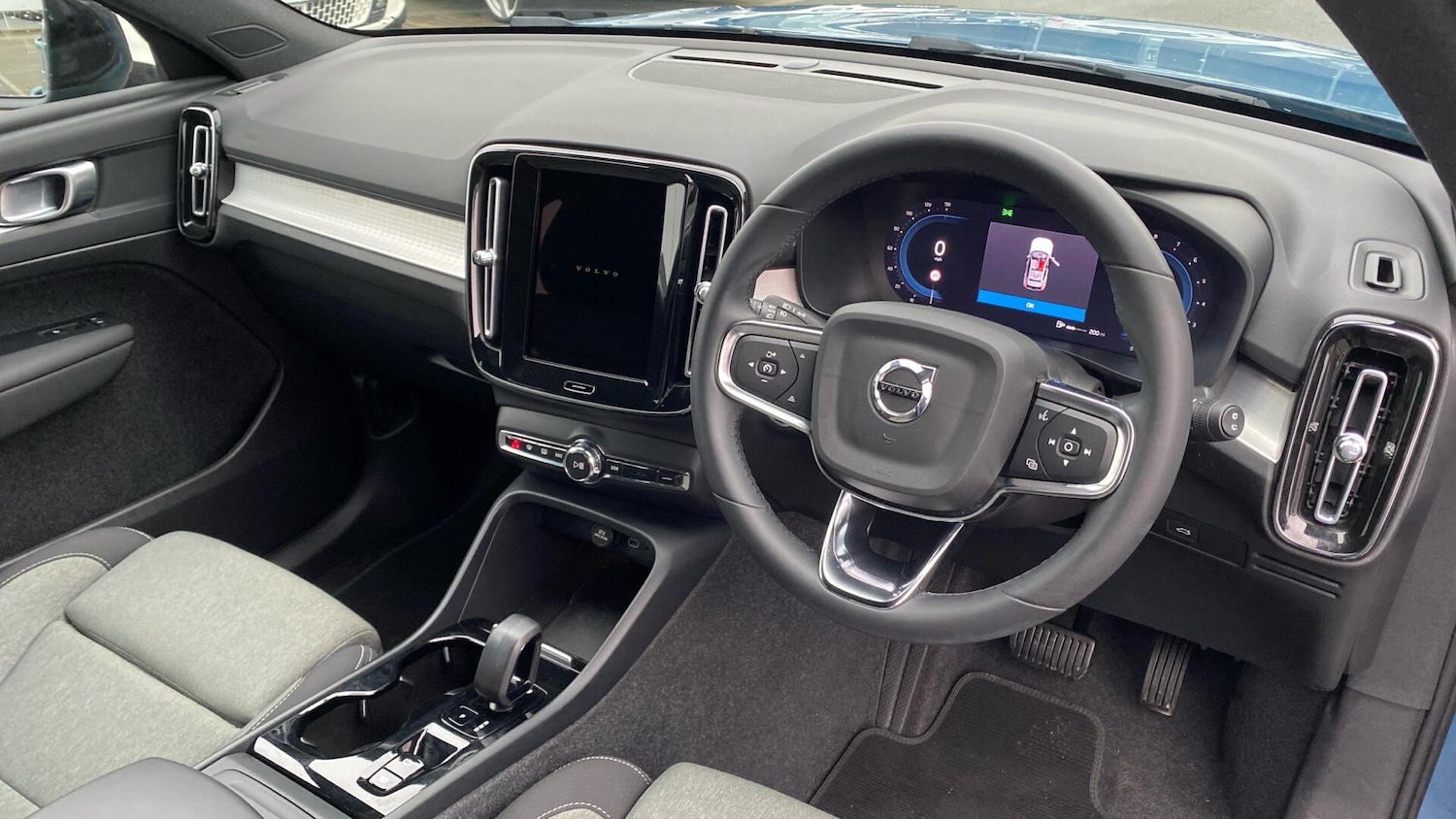 Used Volvo XC40 2023 for sale - 77253950: Photo 40