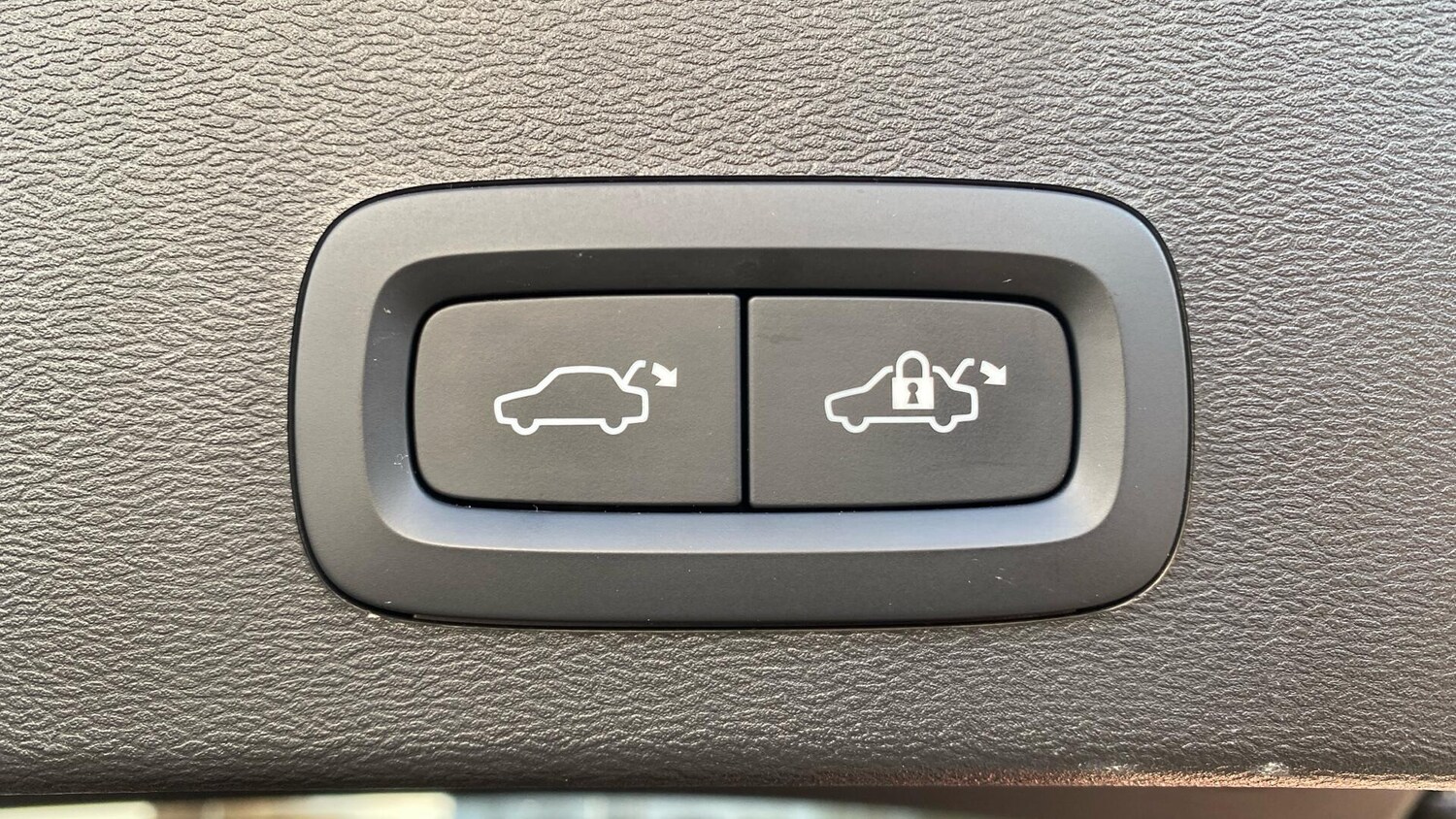 Used Volvo XC40 2022 for sale - 76935888: Photo 35