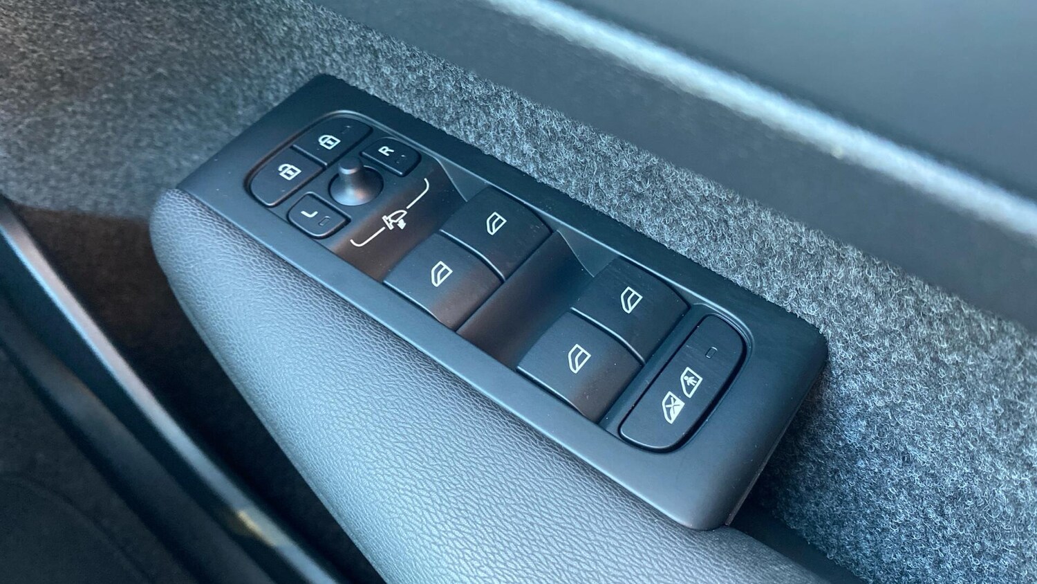 Used Volvo XC40 2026 for sale - 77898507: Photo 24