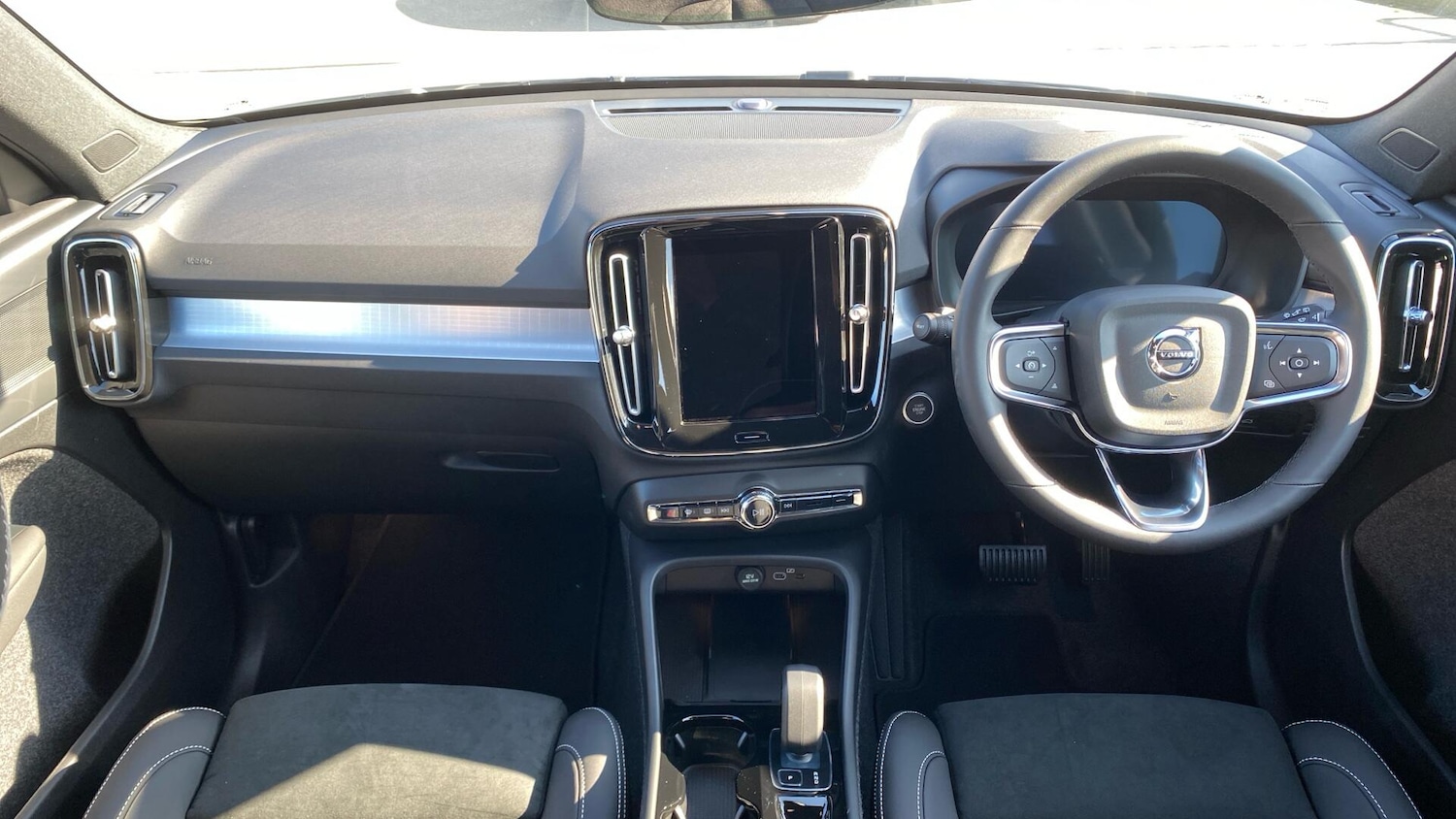 Used Volvo XC40 2026 for sale - 77898507: Photo 5