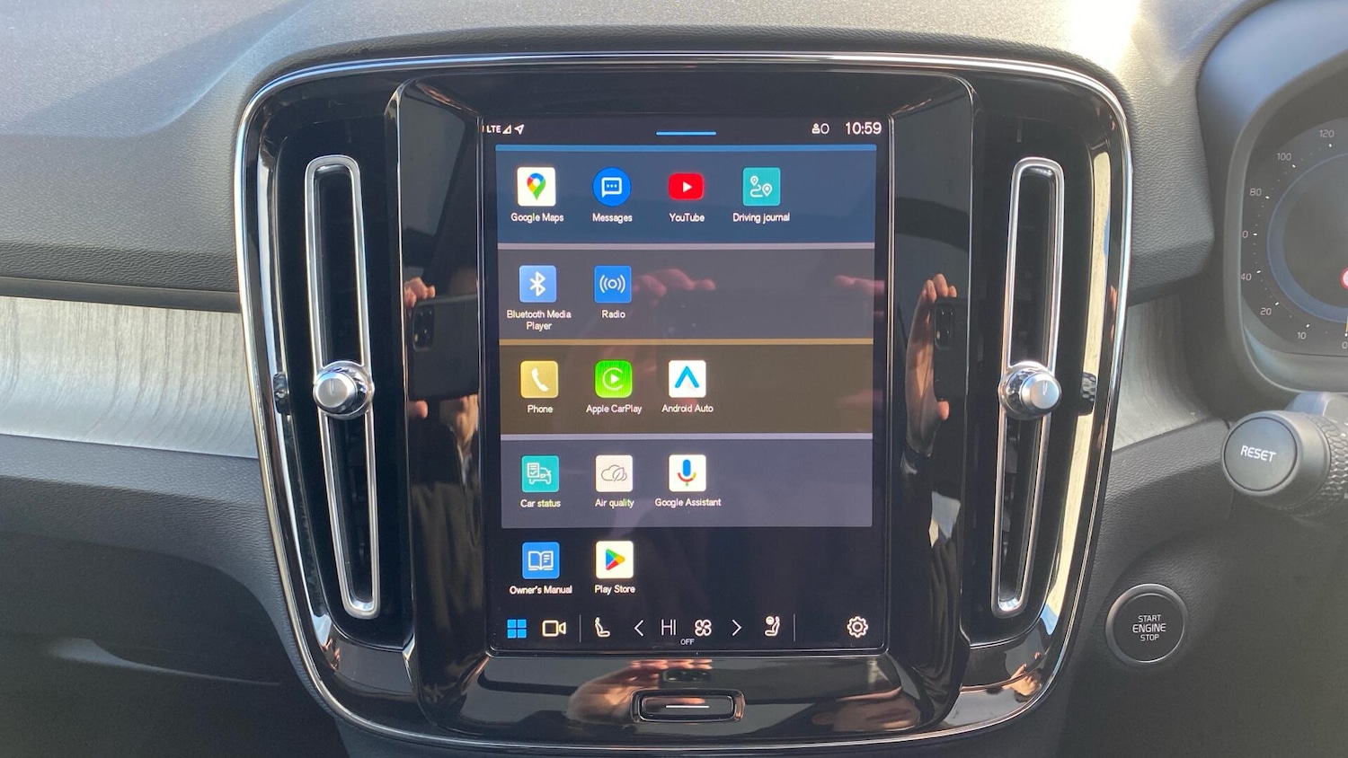 Used Volvo XC40 2024 for sale - 76592009: Photo 15