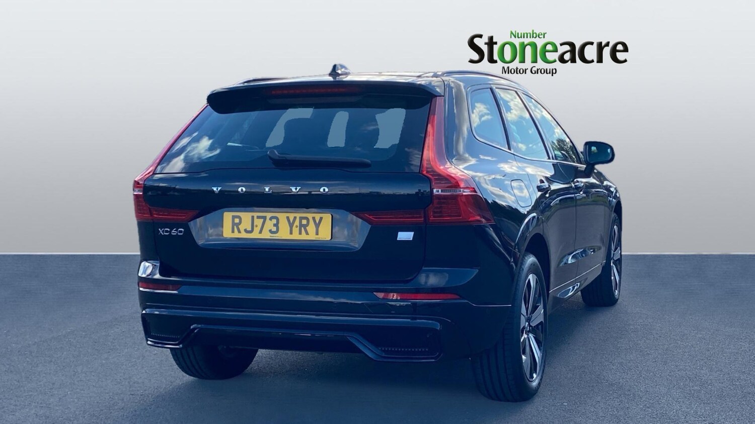 Used Volvo XC60 2023 for sale - 76072225: Photo 2