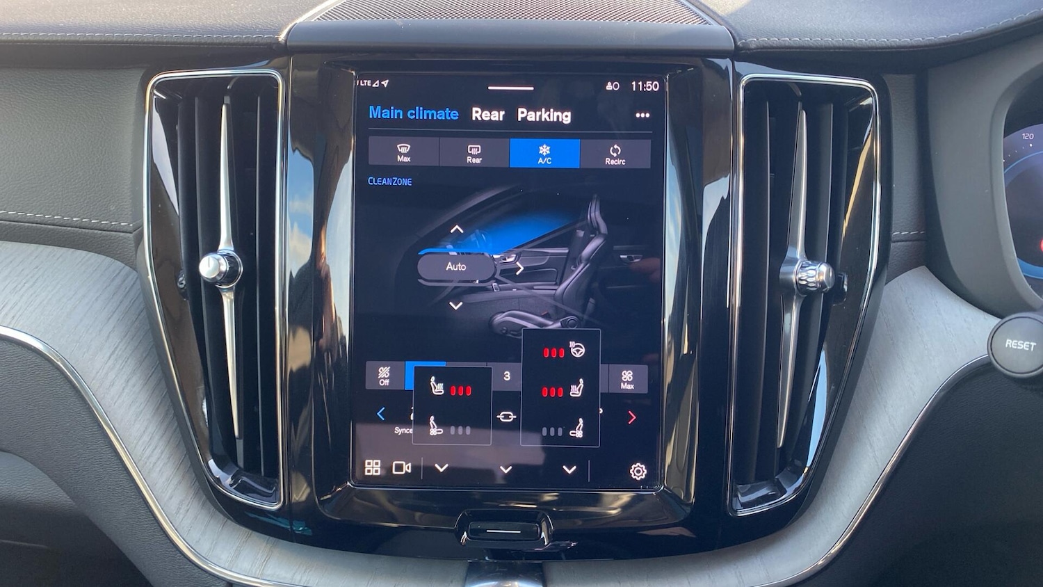 Used Volvo XC60 2025 for sale - 76936048: Photo 14