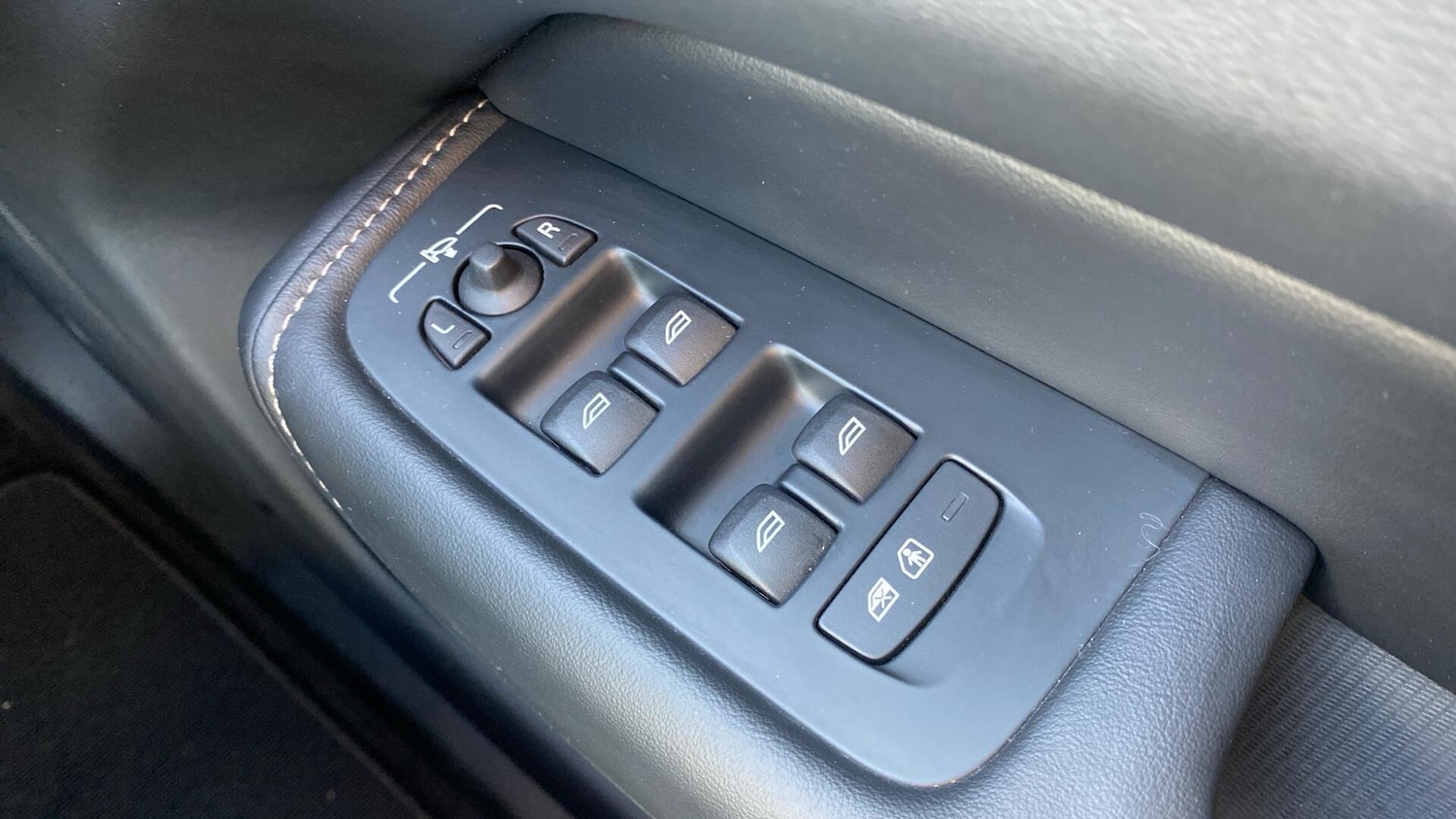 Used Volvo XC60 2025 for sale - 76936048: Photo 24