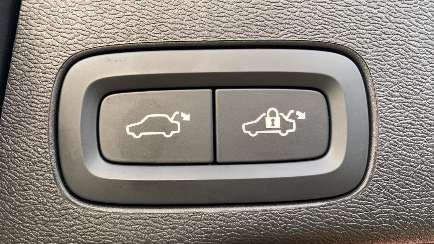 Used Volvo XC60 2025 for sale - 76936048: Photo 35