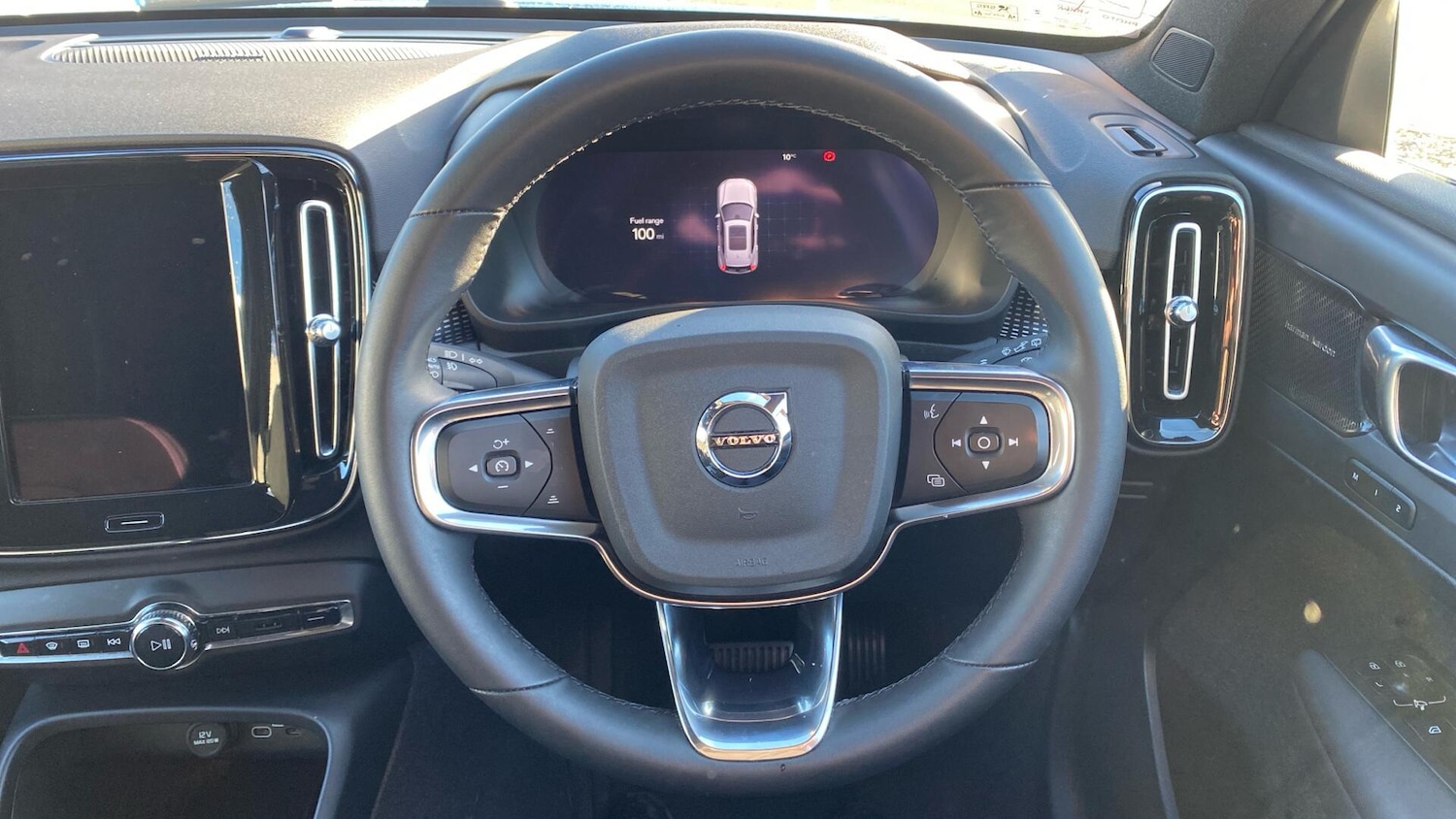 Used Volvo XC40 2024 for sale - 76671260: Photo 11