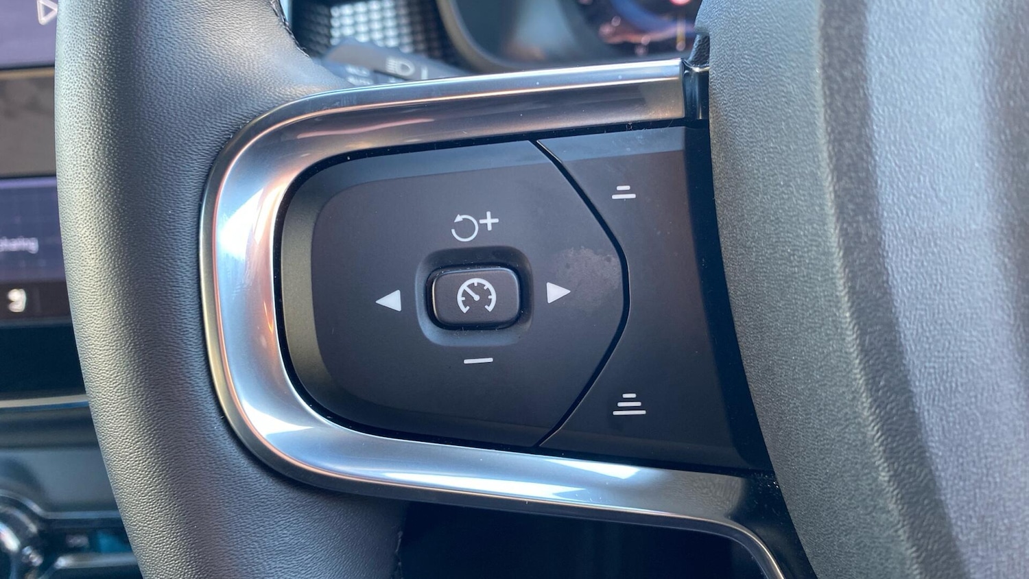 Used Volvo XC40 2024 for sale - 76671260: Photo 22